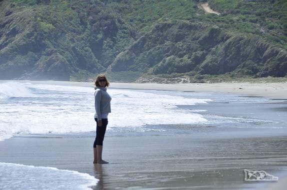 Caminhando na belíssima e deserta playa Gabún, no noroeste da ilha de Chiloé, no sul do Chile